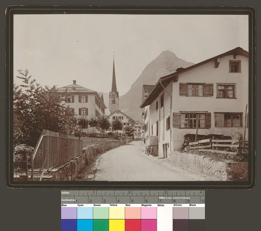 Linthal mit reformierter Kirche