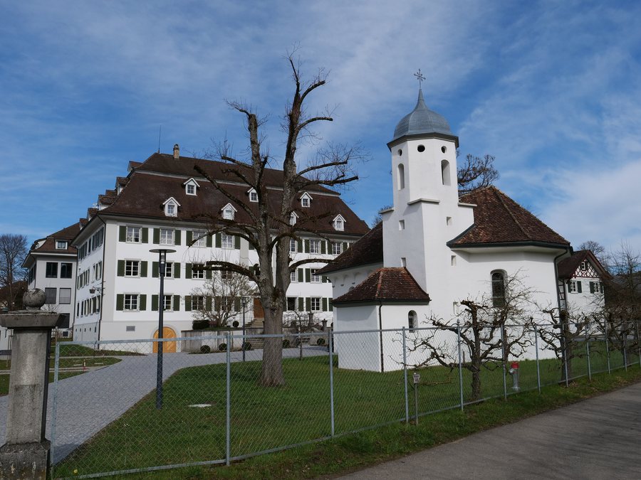 File:Schloss Gachnang mit katholischer Kapelle St. SebastianP1030051.jpg