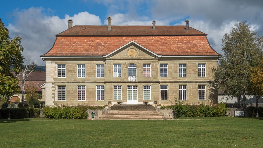 File:Das Schloss von L'Isle, L'Isle VD 20241005-jag9889.jpg