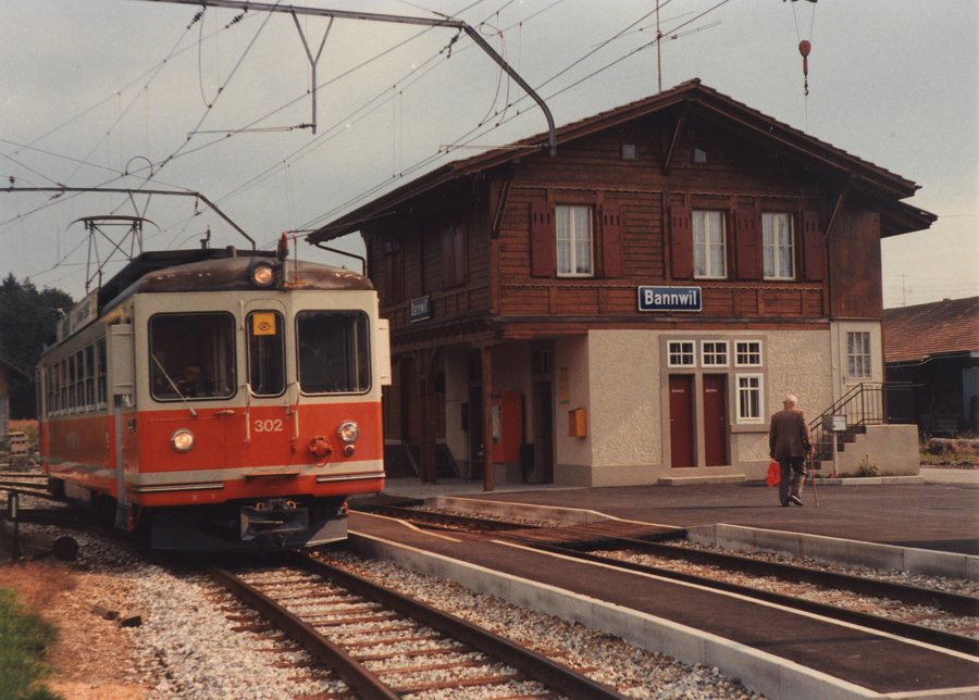Bannwil OJB, station building with railcar