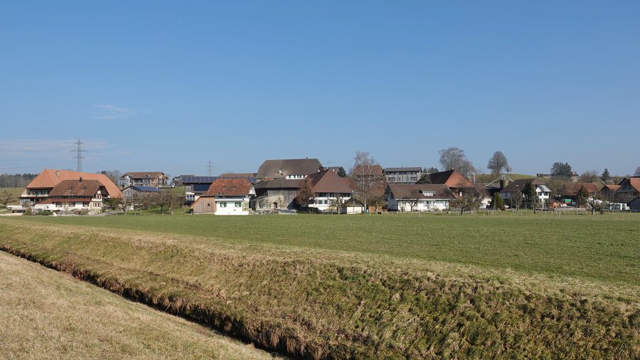 File:Deisswil bei Münchenbuchsee from the south.jpg