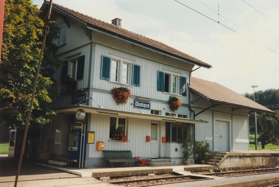 Dinhard station building with goods shed
