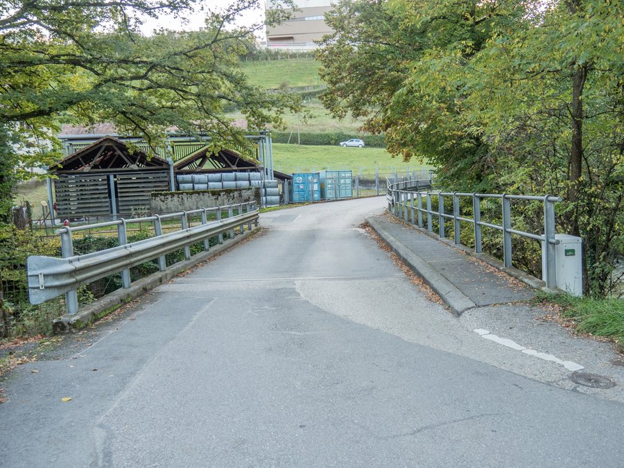 File:Chemin de la Vaux-Brücke über die Aubonne, Lavigny VD – Aubonne VD 20241002-jag9889.jpg