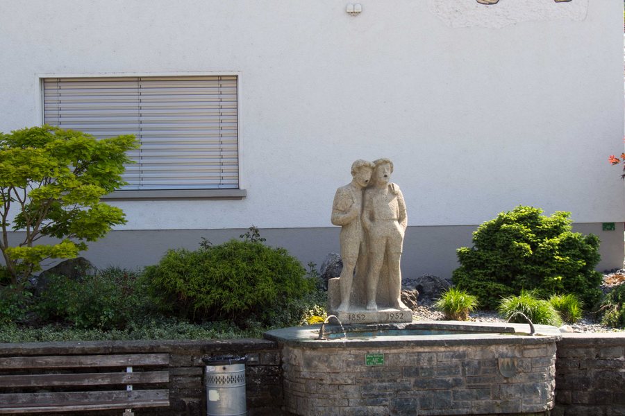 File:Dorfbrunnen Littau Nah.jpg