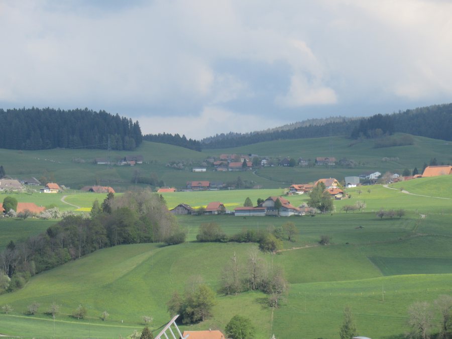 File:Oberhünigen von Konolfingen aus gesehen Mai 2022.jpg
