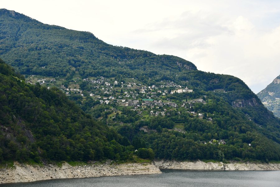 File:Mergoscia (TI).jpg