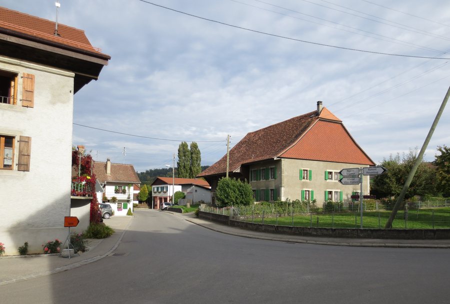 File:Dompierre (Vaud).JPG