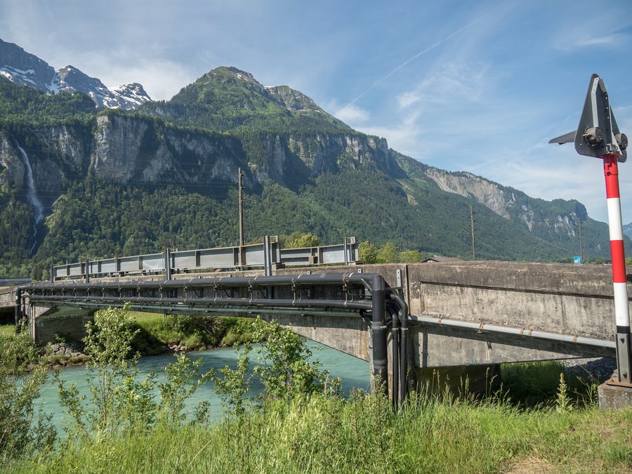 File:Hirssibrücke über die Aare, Unterbach bei Meiringen BE 20240618-jag9889.jpg