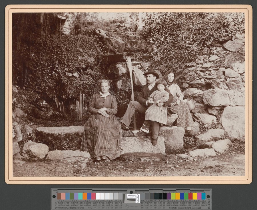 File:Zentralbibliothek Zürich - Wirth Familie in Ronco - 991073914309705501.jpg