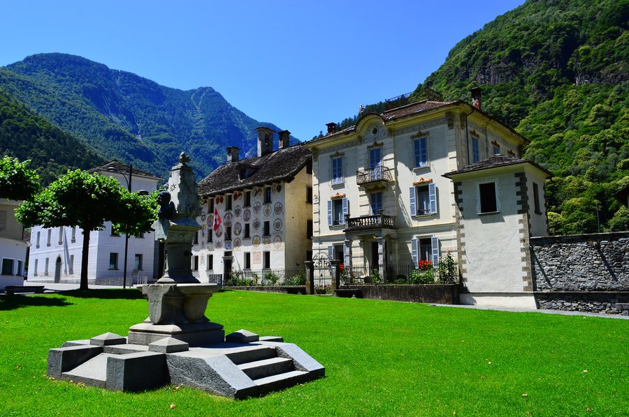File:Dorfkern von Cevio im Maggiatal.jpg