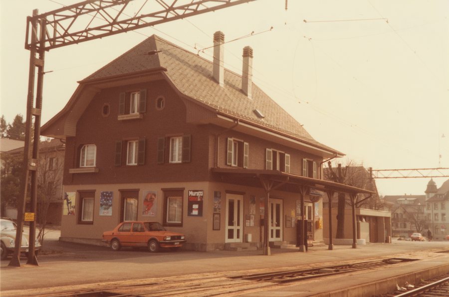 Schwarzenburg GBS station building, track side