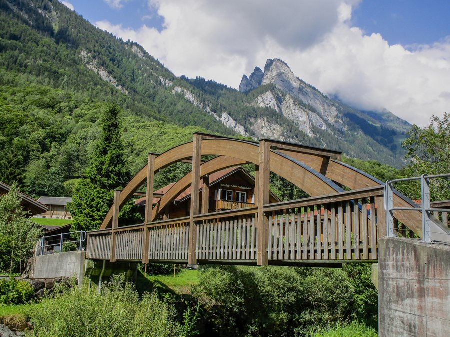 File:Alte Dorfbrücke über die Schwarze Lütschine, Gündlischwand BE 20240624-jag9889.jpg