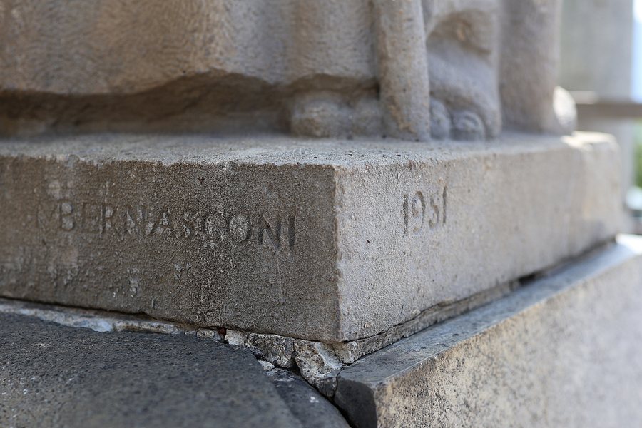 File:Bruder-Klaus-Brunnen von Mario Bernasconi, Neggio 02.jpg