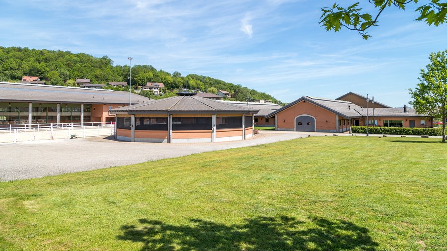 File:Centre Équestre de Chevenez (2019).jpg