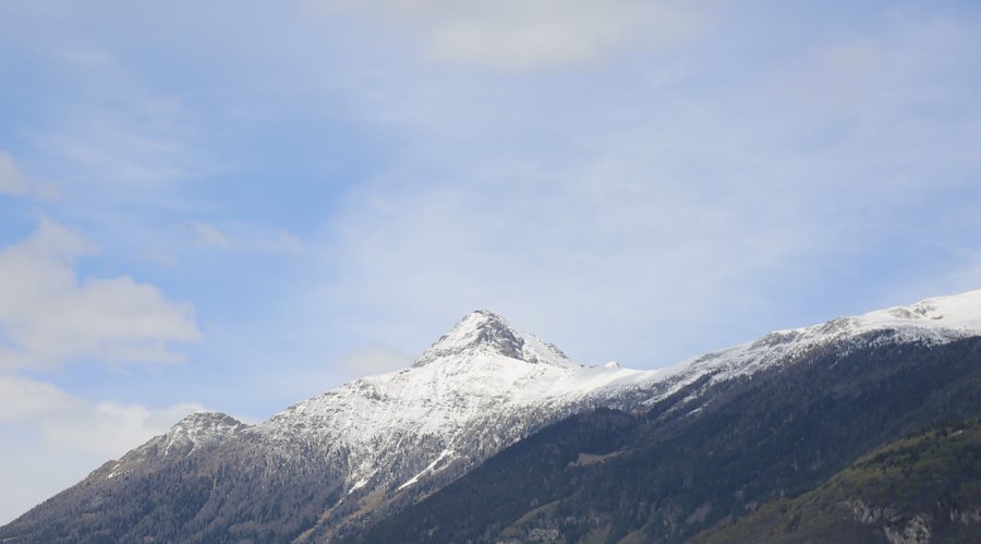 File:Pizzo di Claro - Bellinzona.jpg