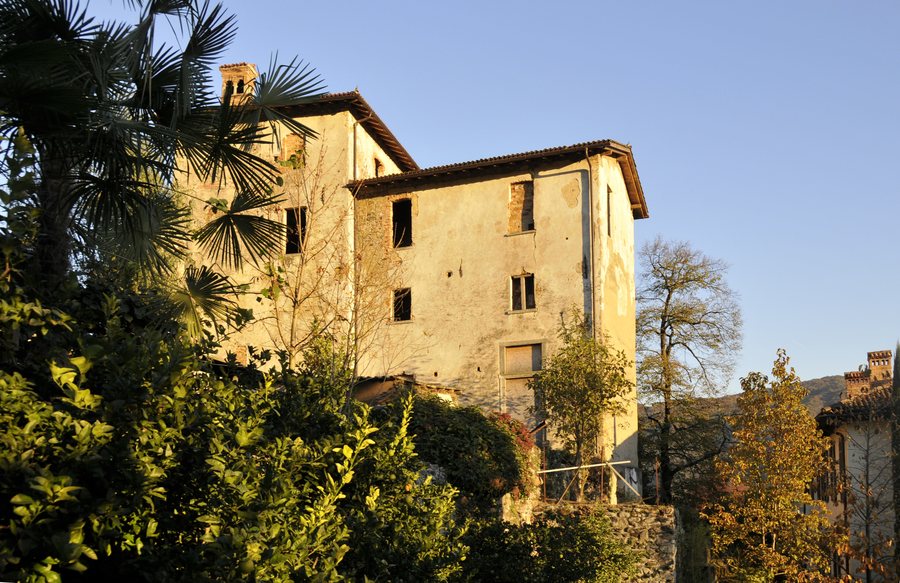 File:Castello Magliaso 511.jpg