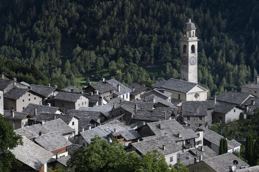 File:Steindächer von soglio.jpg