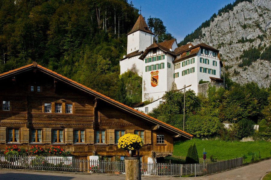 File:Wimmis Schloss Kirche-4.jpg