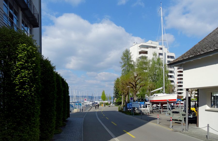 File:BottighofenHafenStrasse.jpg
