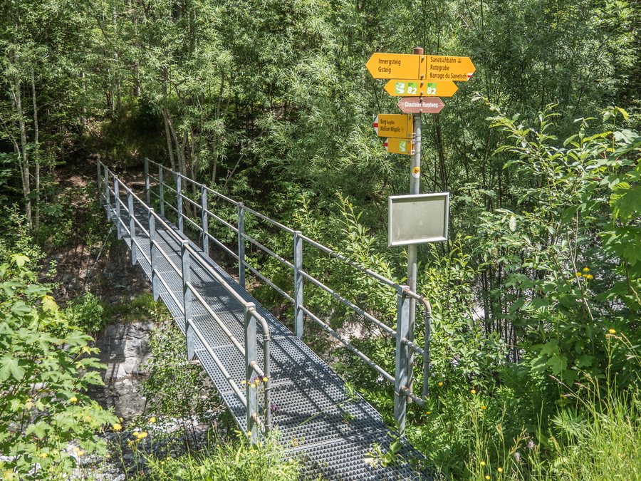 File:Innergsteig-Steg über die Saane, Gsteig BE 20220618-jag9889.jpg