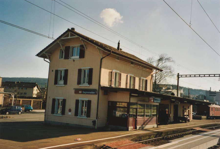 Dagmersellen Stationsgebäude Bahnseite