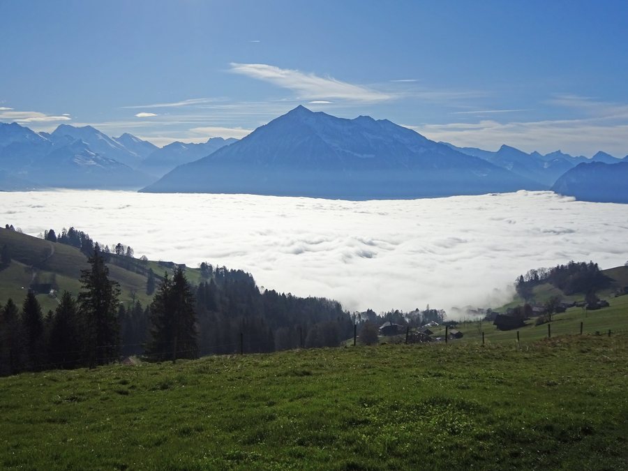 File:Heiligenschwendi Niesen.jpg