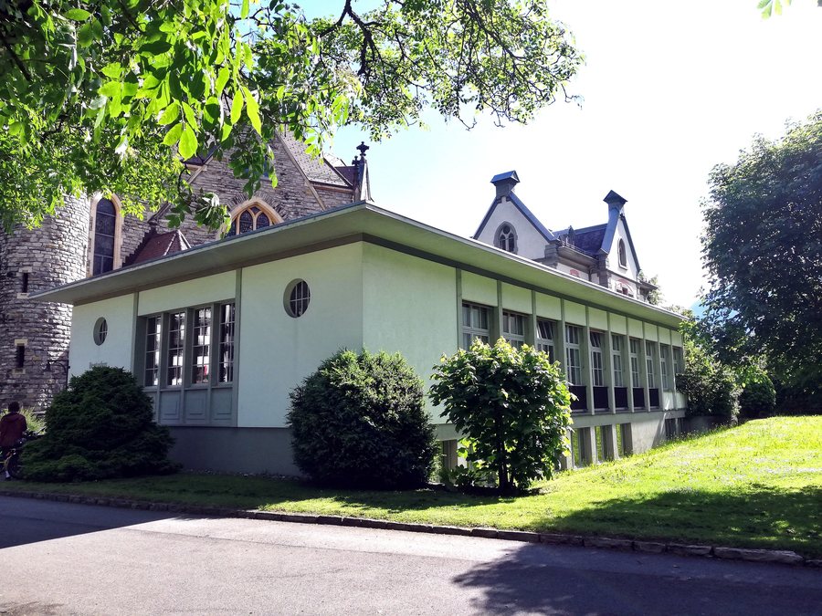 Beatushaus beside the parsonage and Heiliggeistkirche in Interlaken