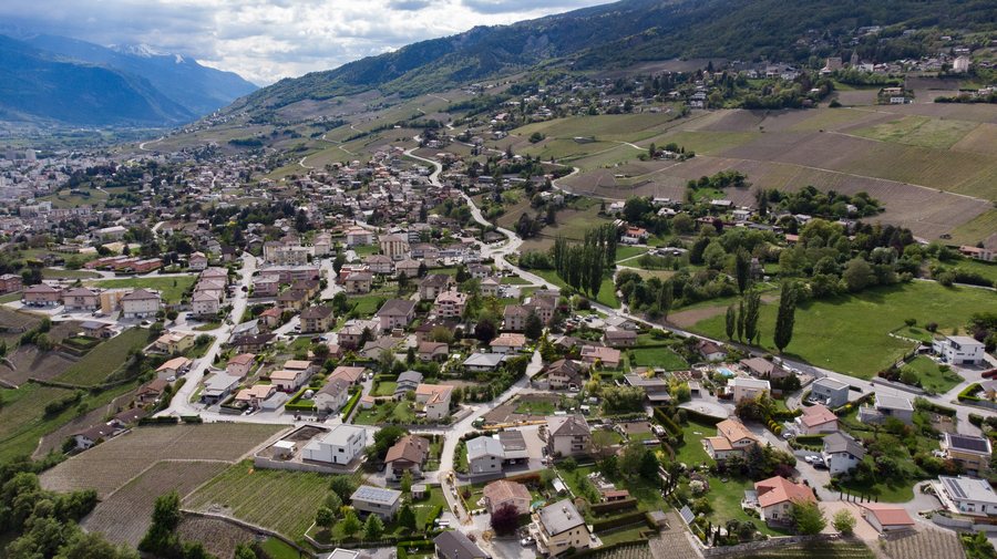 File:Veyras 07-05-2022-1.jpg