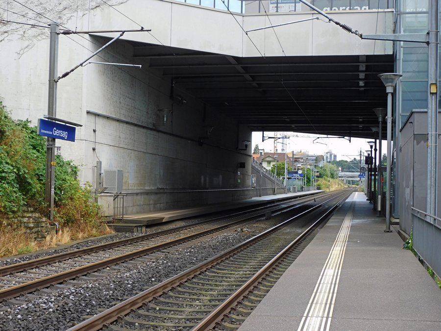File:Emmenbrücke Gersag piazzale binari 20250715.jpg