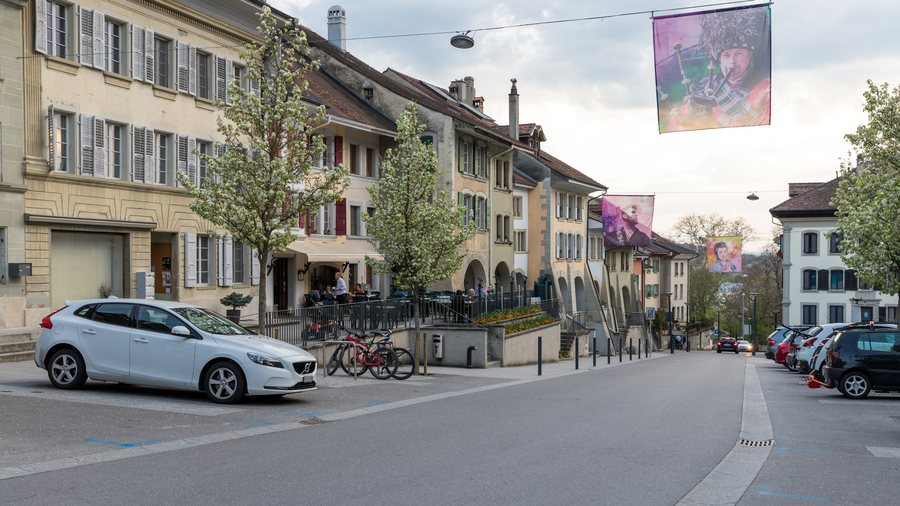 File:Altstadt (Rue Centrale) in Avenches VD.jpg