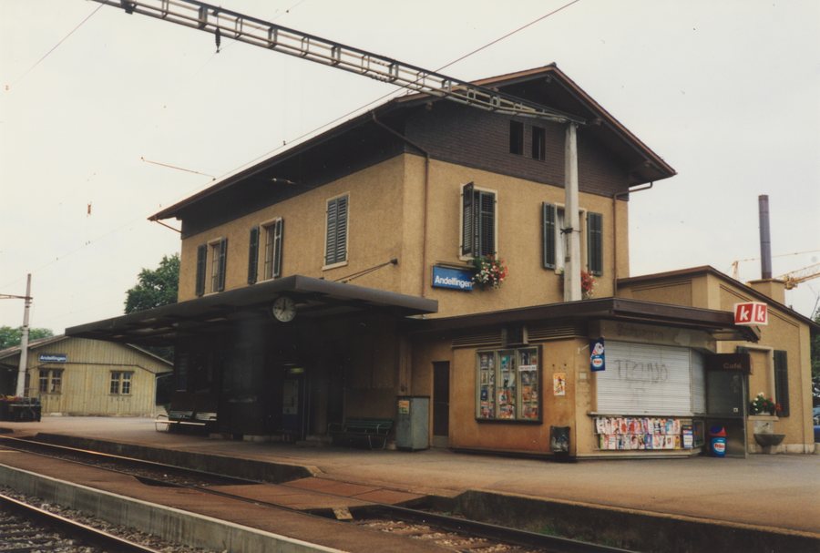 Andelfingen Stationsgebäude Bahnseite