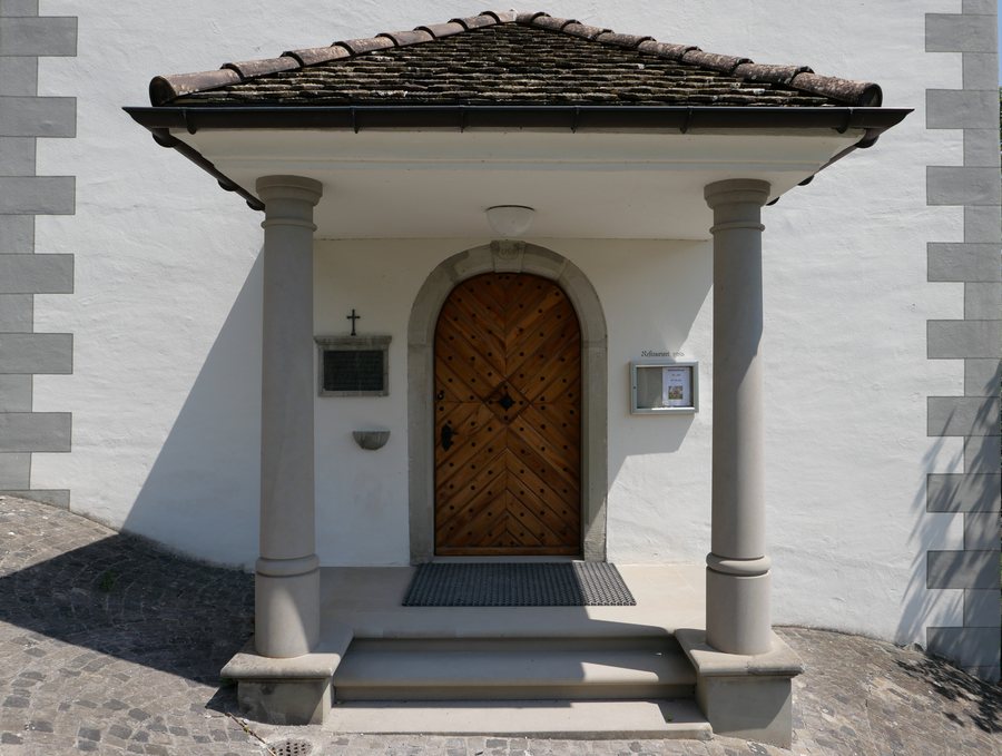 Entrance of Saint Bernhard Chapel, Quinten