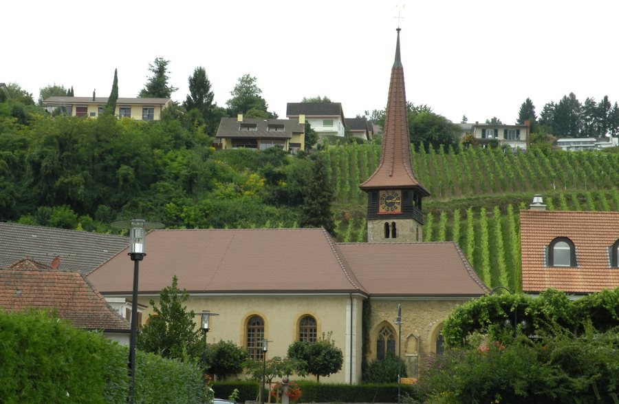 File:Haut-Vully église Môtier.jpg