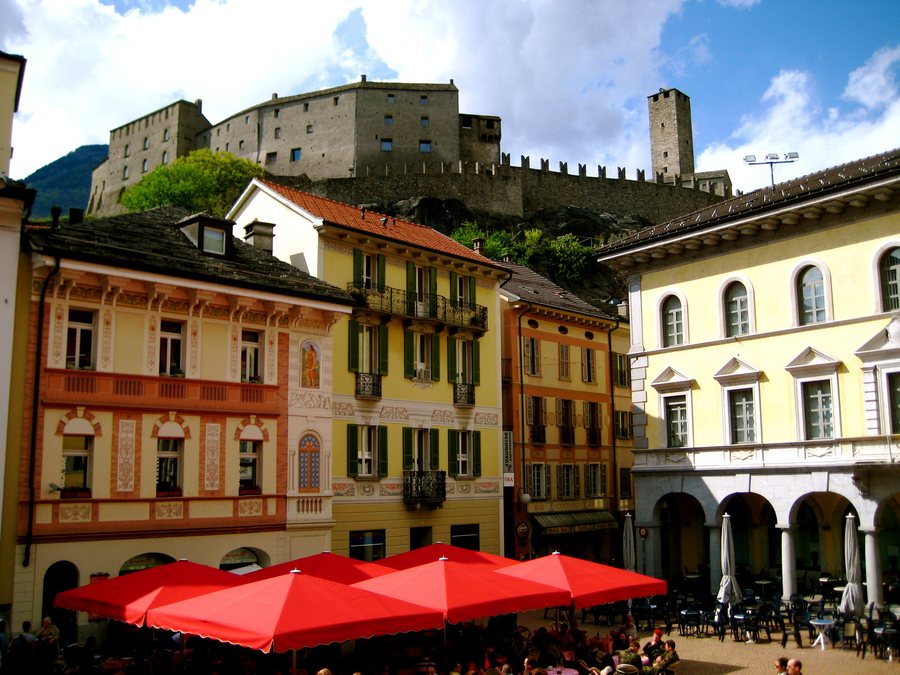 File:Tre Castelli.jpg