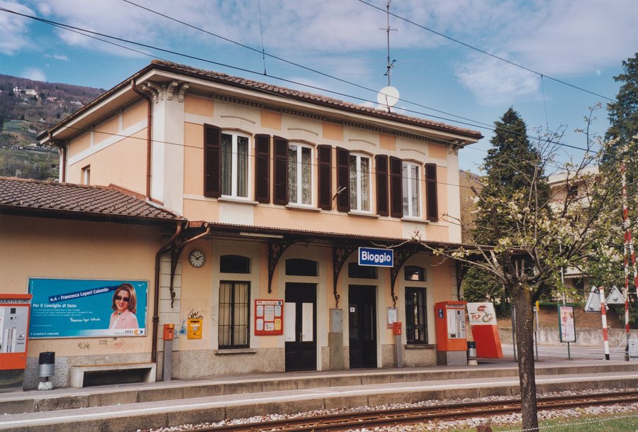Bioggio FLP, Stationsgebäude, Bahnseite