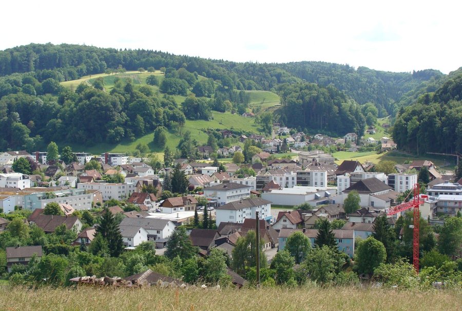 File:Blick nach Südwesten über Dorfzentrum Gränichen.jpg